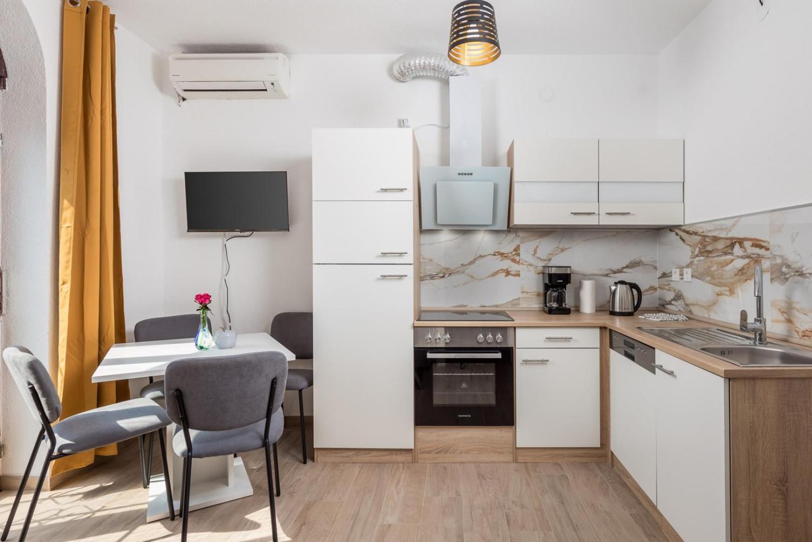 Apartments Jadranka Omisalj Luaran gambar