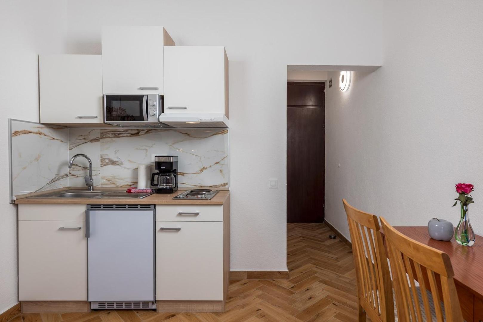 Apartments Jadranka Omisalj Luaran gambar